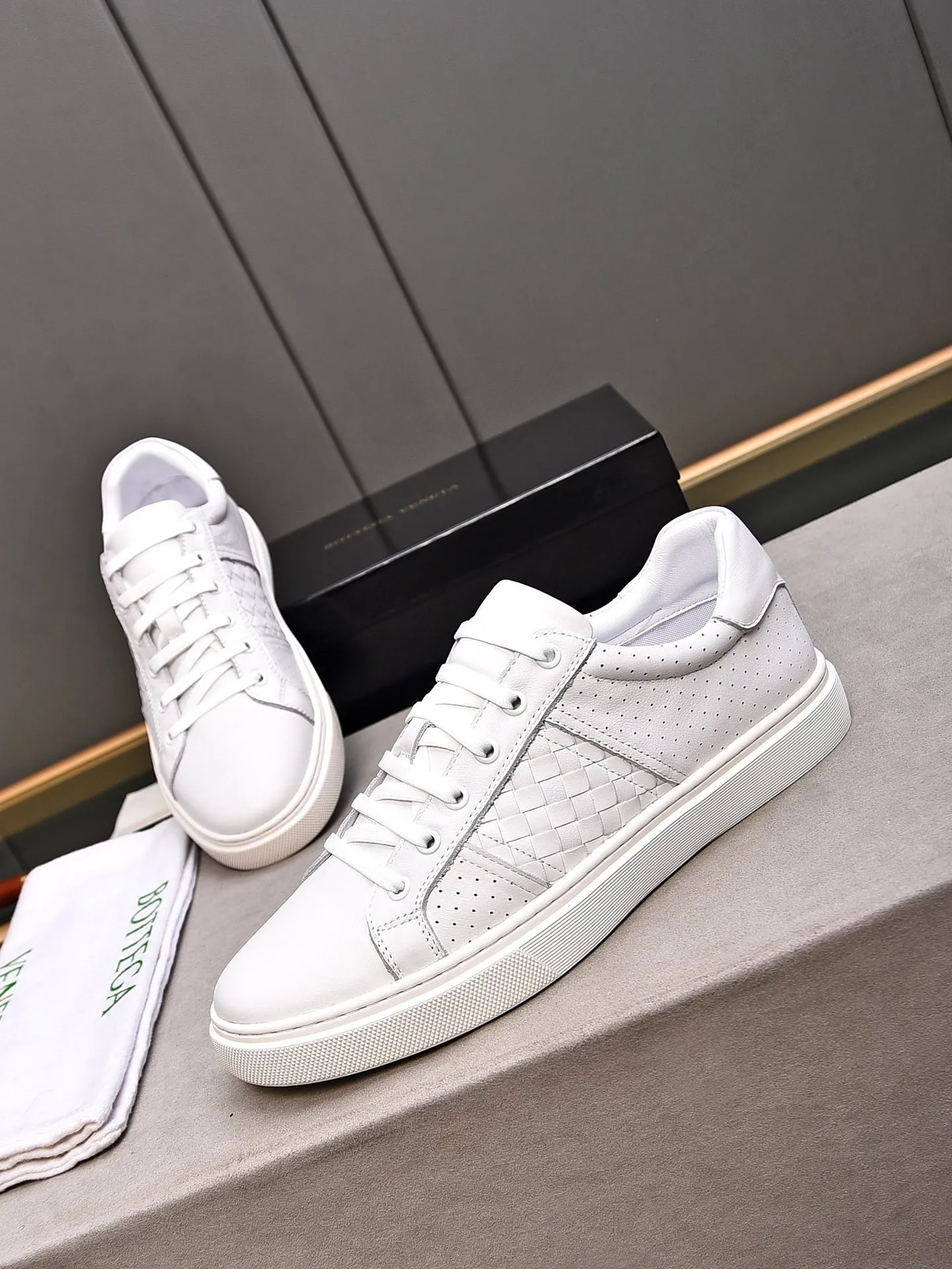 Men's shoes 💰480 [Lace-up series] BOTTEG* VENET* - high-end boutique Size: 38-44 (45 customized) BV new product, first-layer cowhide artificially woven classic style and contemporary fashion temperament harmoniously blend, rubber soles are light and flexible, water-dyed cowhide pads! [Taobao, Tmall, and live streaming are the first choices]
